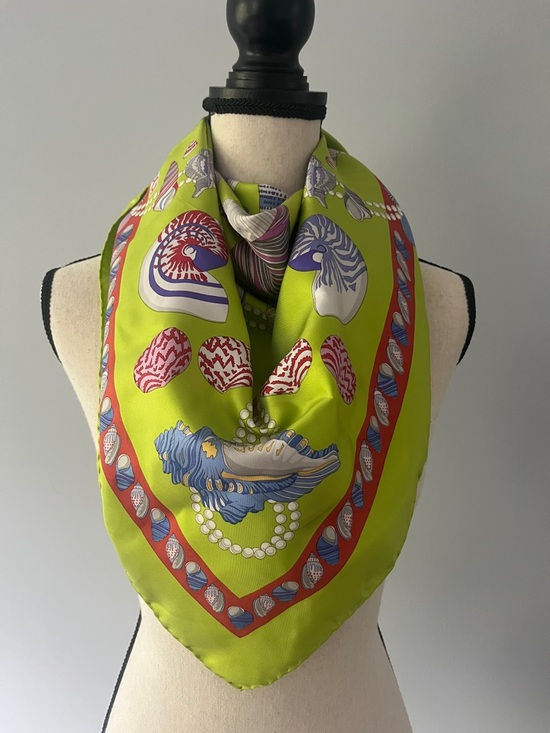 Gucci Accessories - Gucci seashell pearls silk scarf